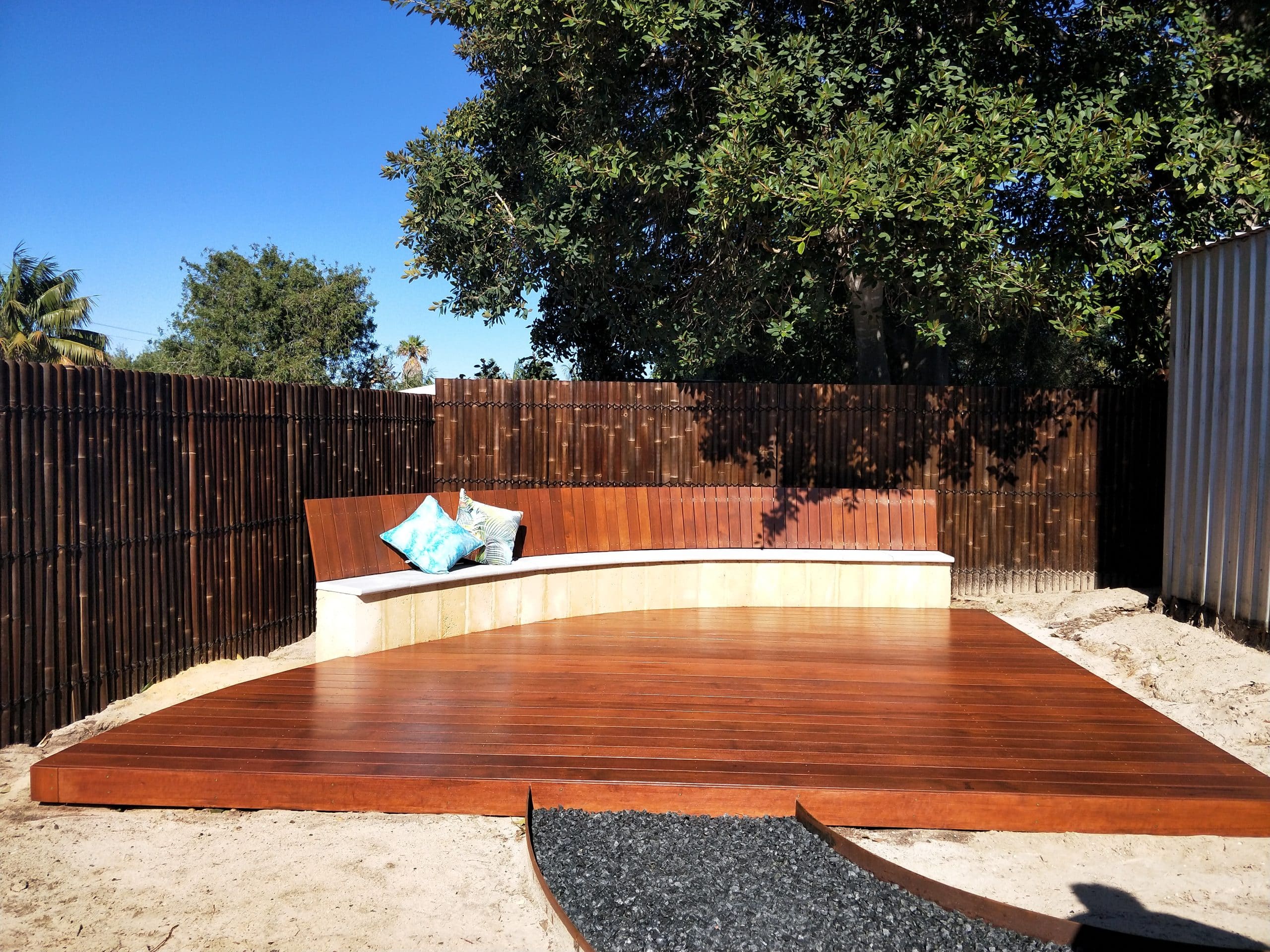Wooden curved Day seat